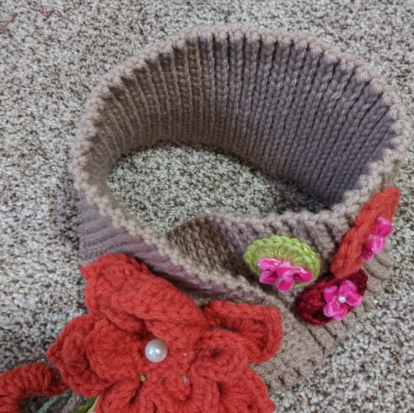 Handmade decorative neck warmer - Picture 9 of 12